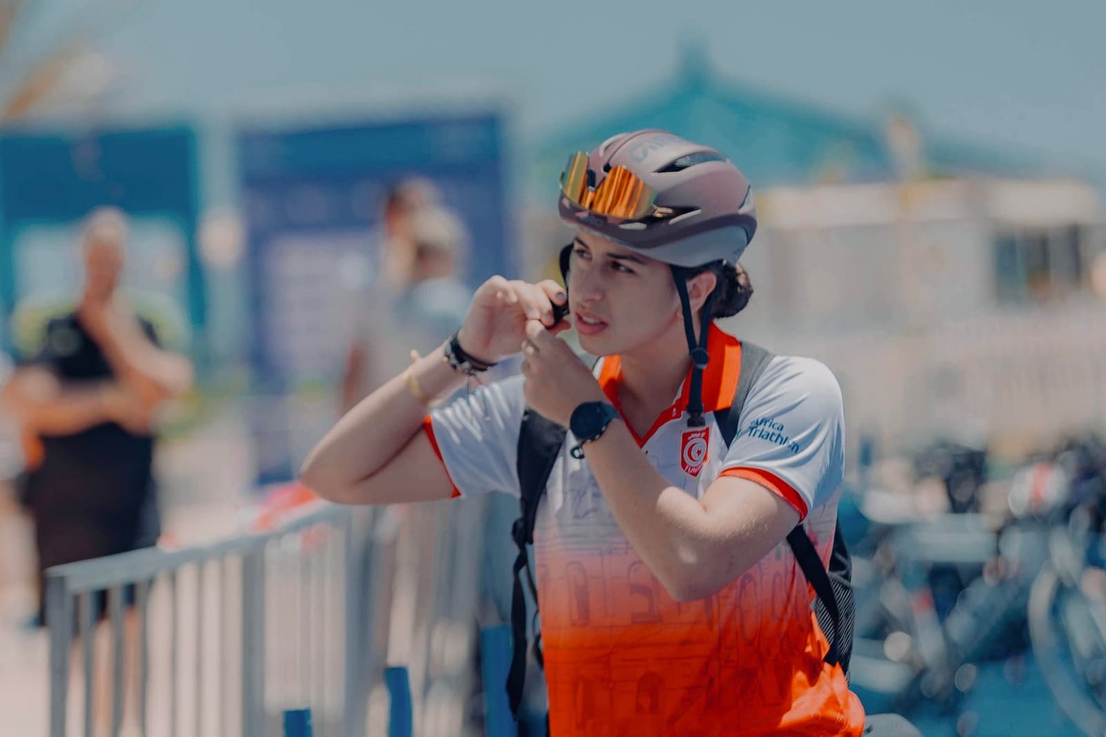 Ajustement du casque avant le départ